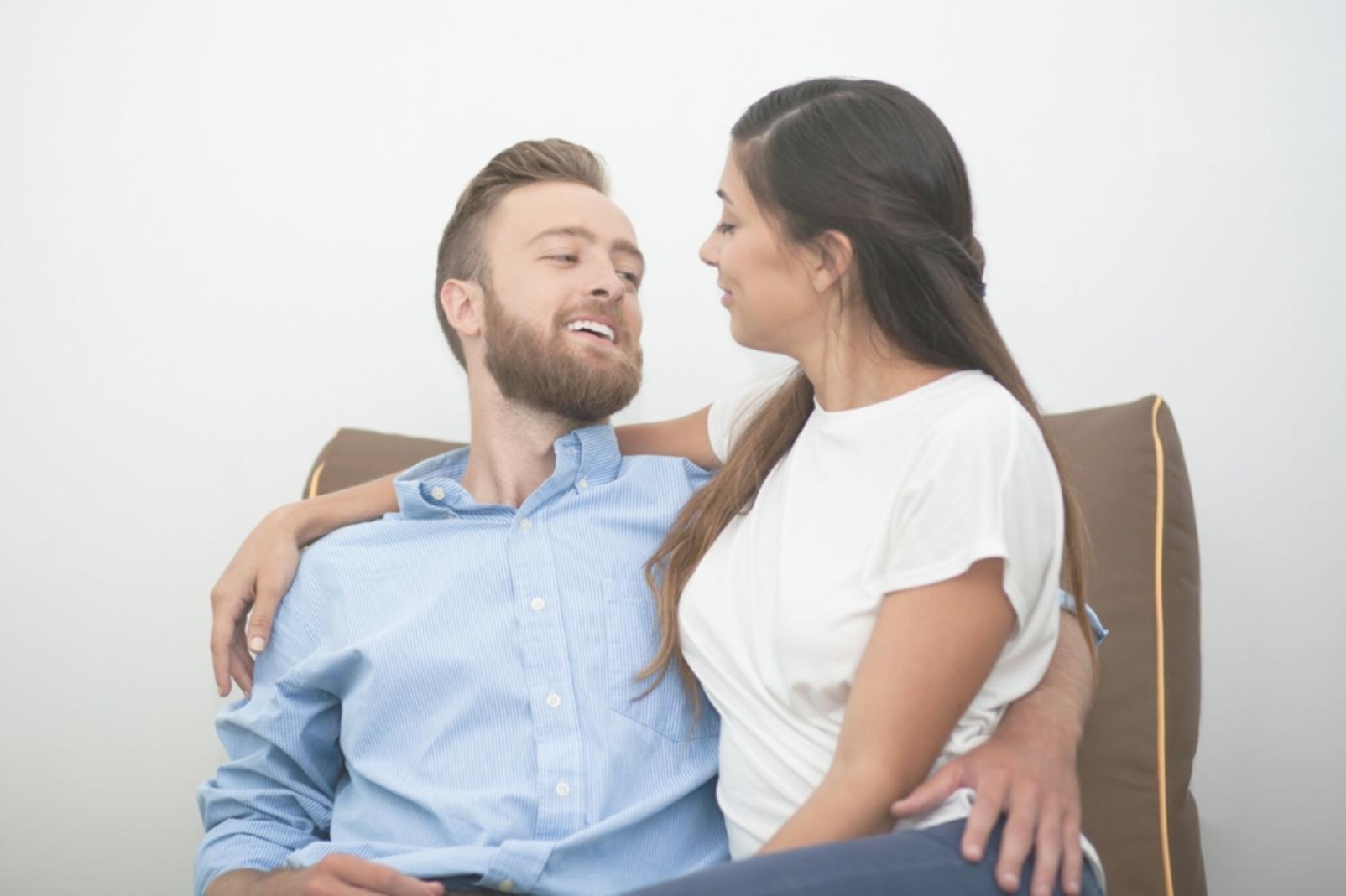 Spazio di lavoro organizzato con documentazione digitale