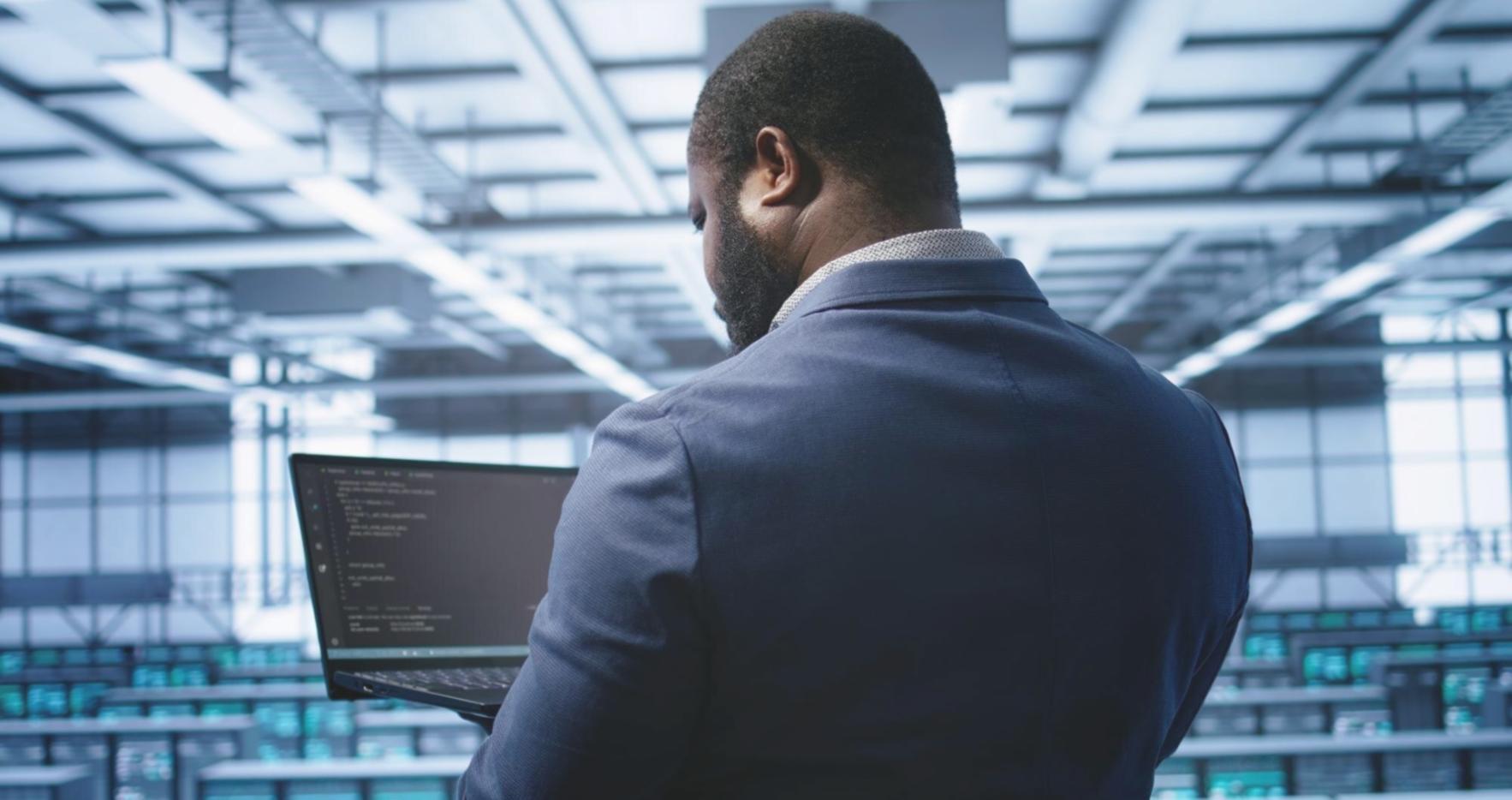 Persone che collaborano su progetti digitali